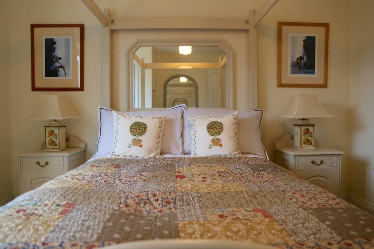 Harlequin B&B 레드베리 외부 사진